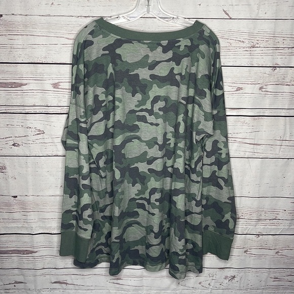 New Directions Green Camo Design HILo Long Sleeve Sweatshirt Sz XL! - Picture 8 of 8